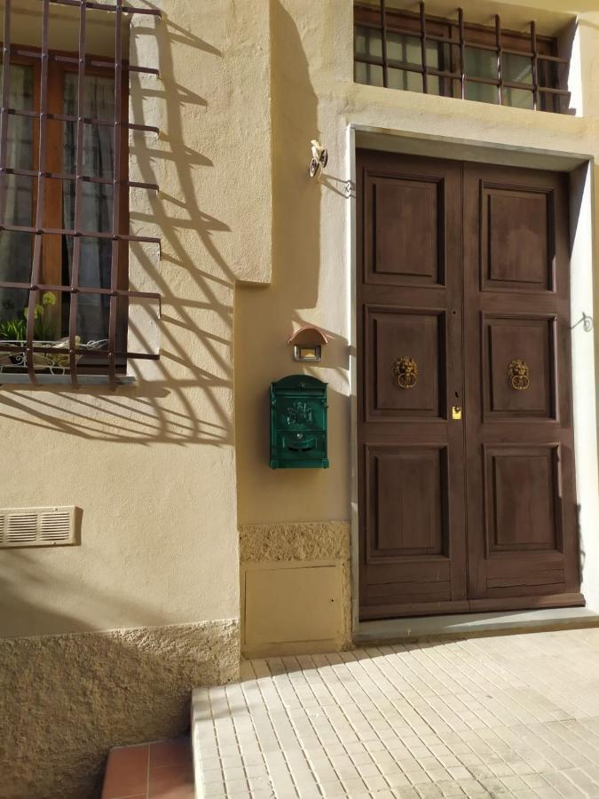ラーリ Borgo Anticoヴィラ エクステリア 写真