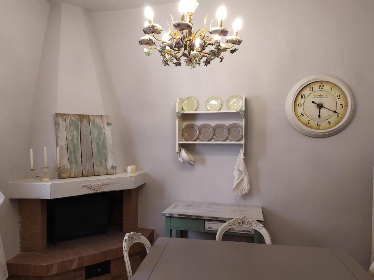 ラーリ Borgo Anticoヴィラ エクステリア 写真