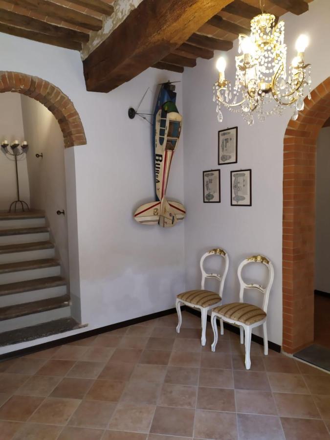 ラーリ Borgo Anticoヴィラ エクステリア 写真