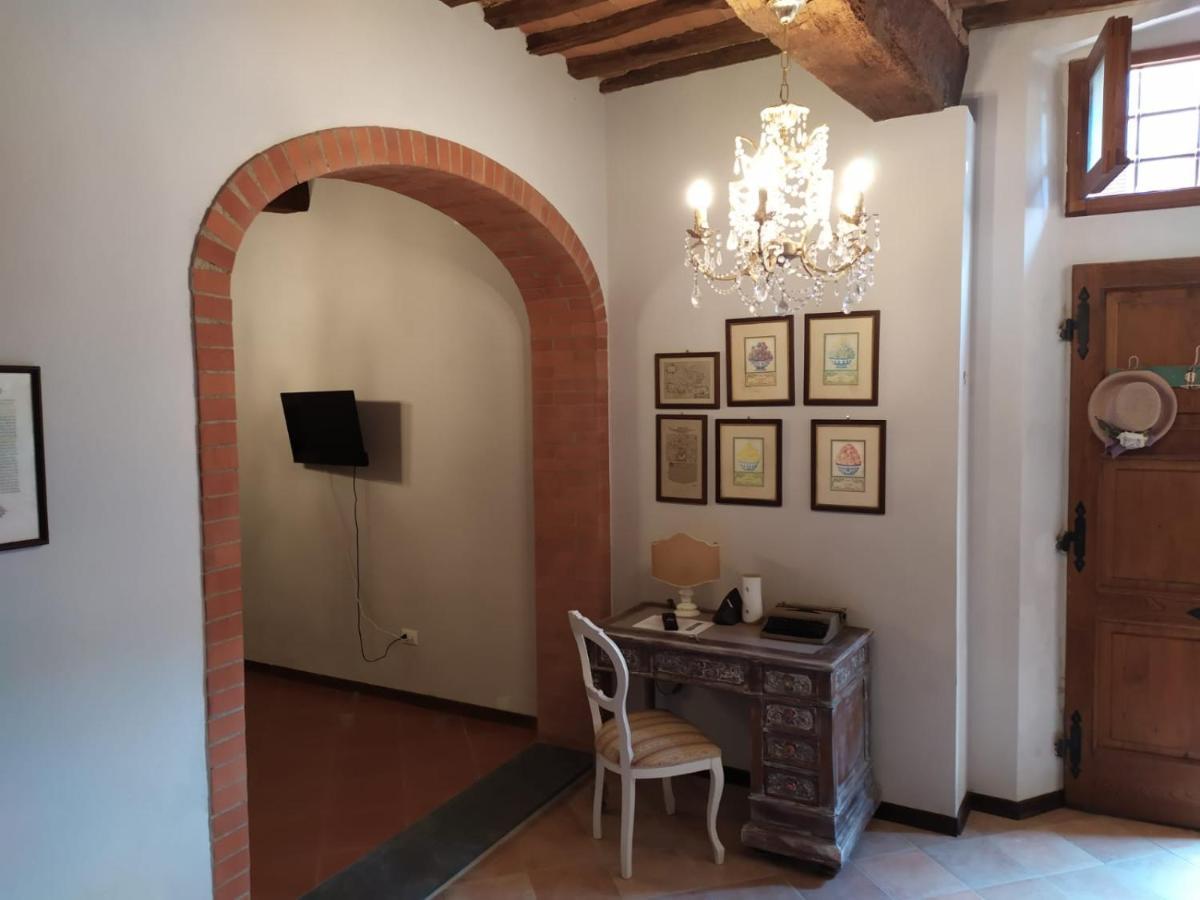 ラーリ Borgo Anticoヴィラ エクステリア 写真